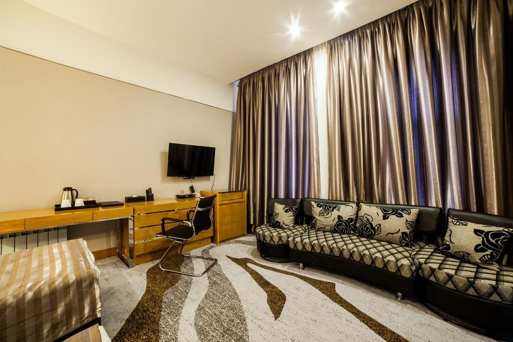 Absolute Hotel Astaná Habitación foto